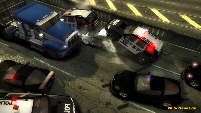 Машина уезжает от полиции игра. NFS most wanted 2005 полиция. NFS most wanted 2005 погоня. NFS most wanted погоня. Need for Speed most wanted полиция.